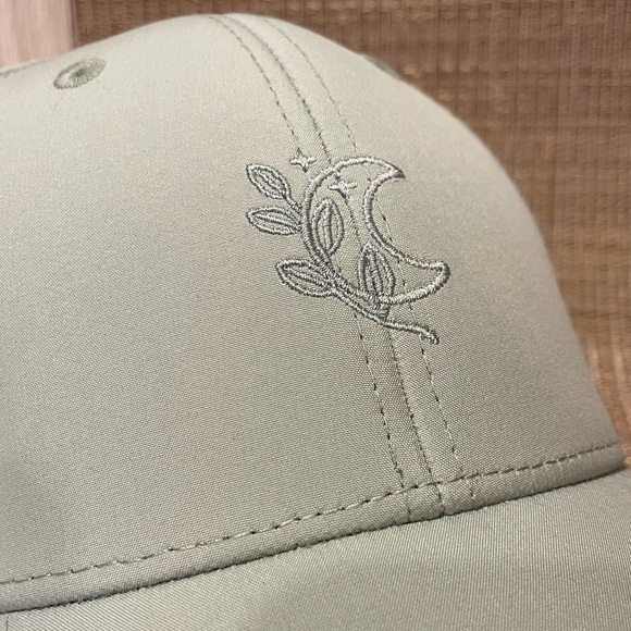 NWT Blogilates Ponytail Hat - Picture 3 of 10